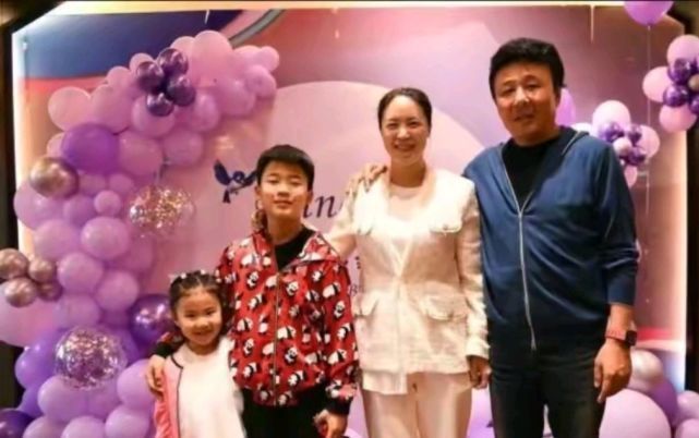 冰激凌|富豪的低调生活!王楠陪女儿吃冰激凌!5岁女儿撒娇王楠满脸宠溺
