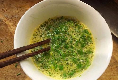 一种树上野菜,古时是救命粮,如今路边常见,很多人见过没吃过