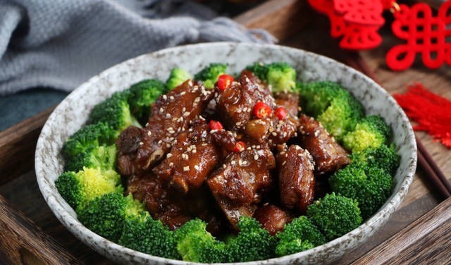 除夕待客，这道硬菜少不了，好吃上档次，上桌几分钟被抢光