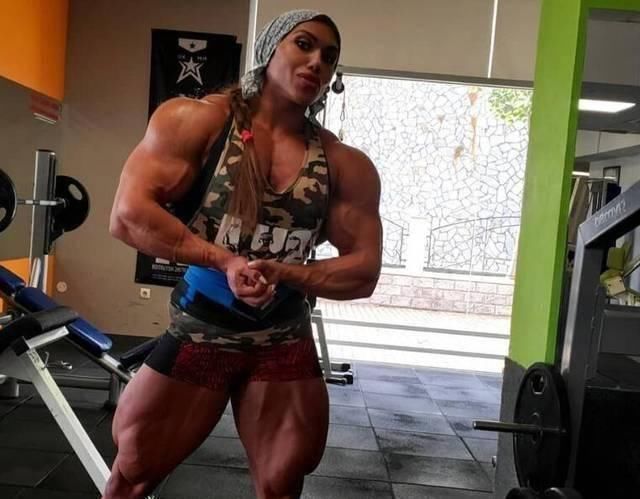 强壮|俄罗斯最强壮的女人,浑身肌肉致无法生育,其丈夫却表示理解