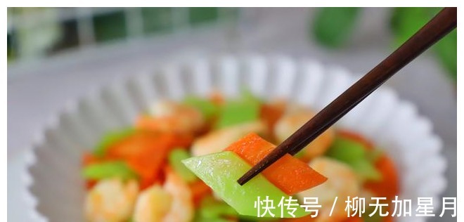 莴笋|炒莴笋时,别直接下锅,多加一步,莴笋脆嫩爽口不变色,入味好吃!