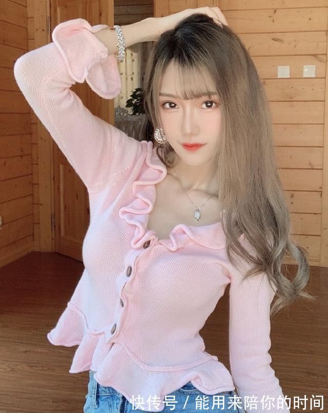 cos|腐团儿P图太夸张了,身高P成一米八,腿就有一米三长