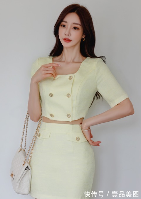 时尚|女神孙允珠时尚搭配:细灿鲜黄双排扣柠檬包臀衬裙