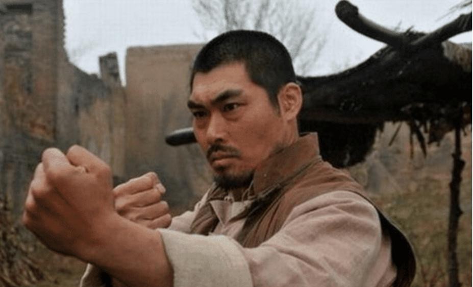 女兵|抗日神剧再出“奇葩造型”，女兵已经穷到没裤子穿？网友：跪求尊重历史！