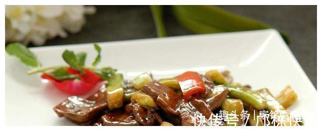 美食推荐仔姜河鱼、黄瓜炒鸡丁、黄瓜炒猪肝、蒜蓉剁椒蒸豆腐