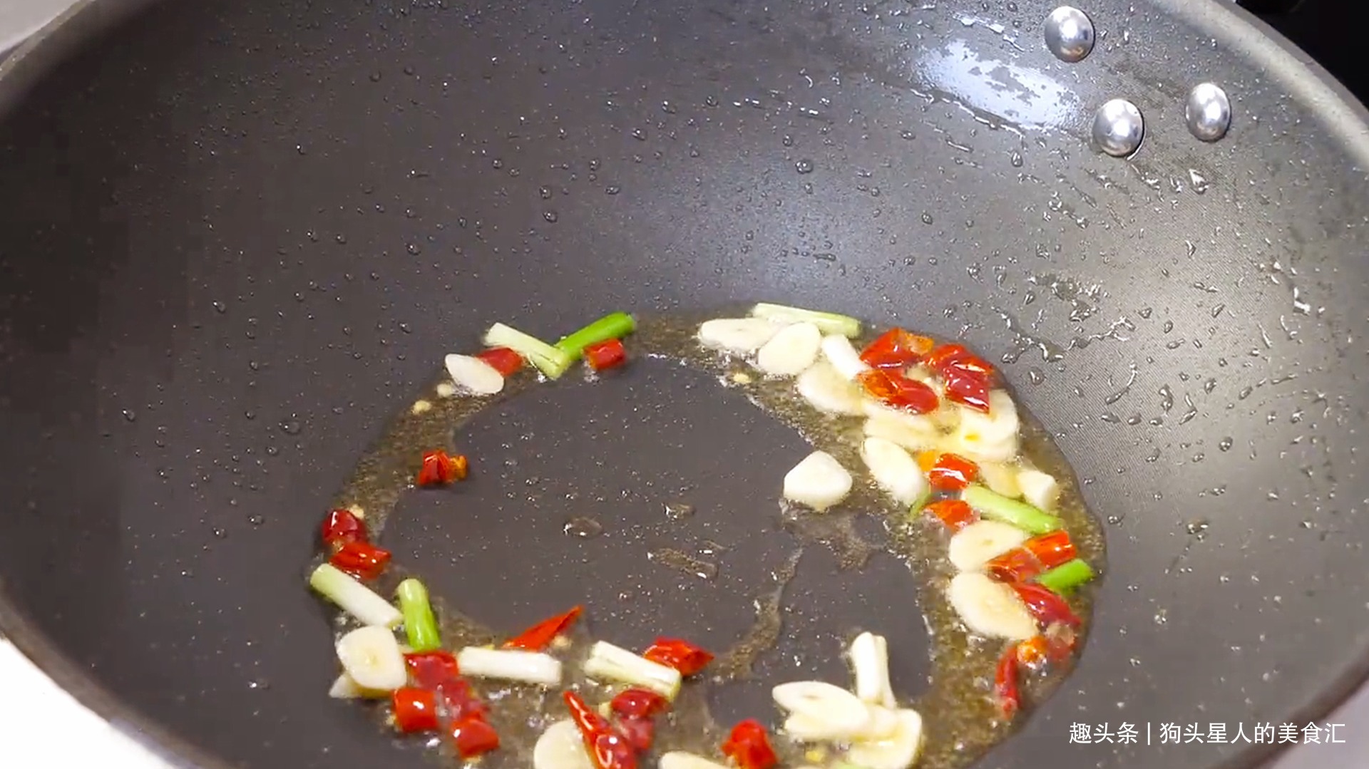 18块一份的豆角烧茄子为什么好吃很多人不懂,教你正确的做法