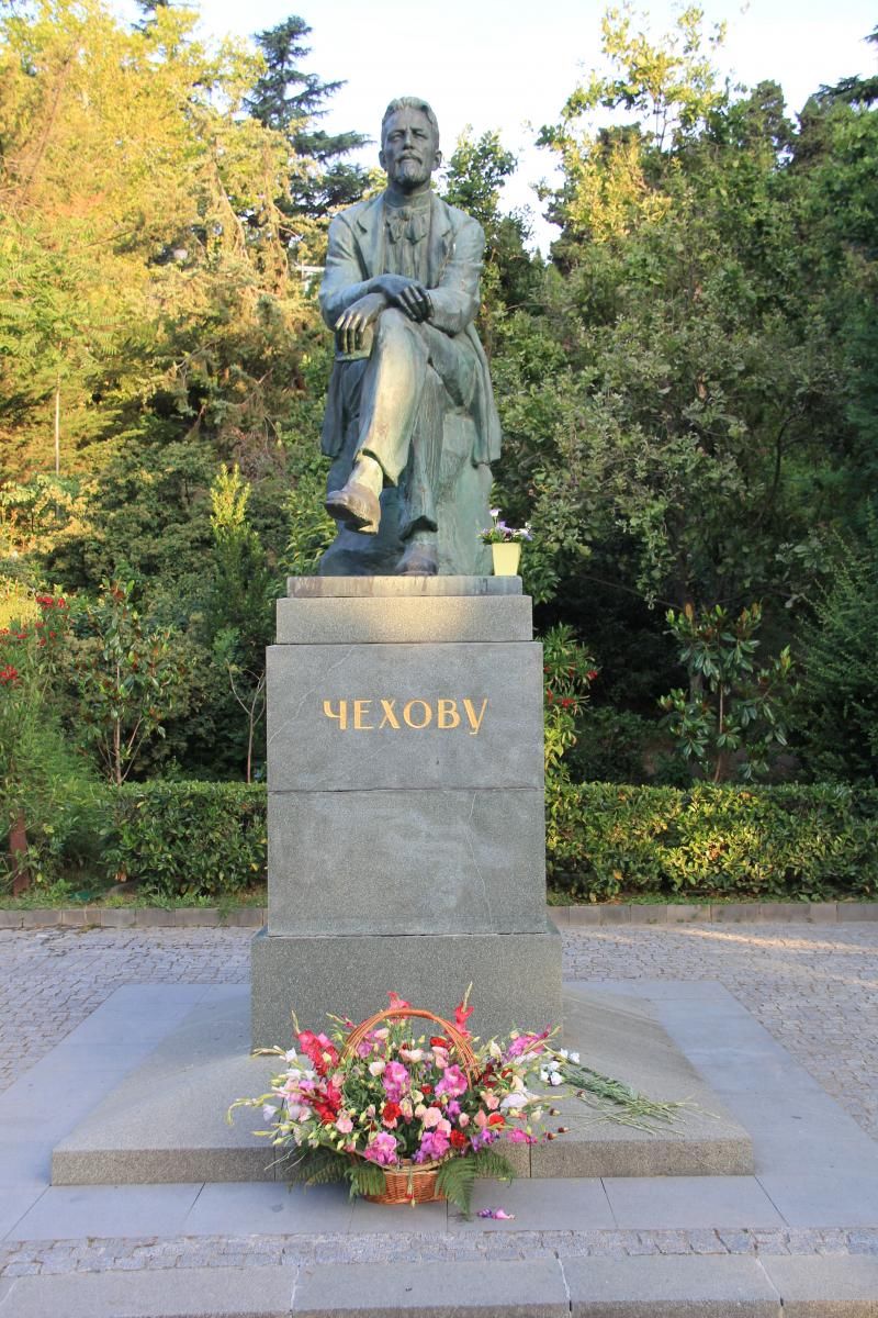 契诃夫|“契诃夫的玫瑰”温柔绽放 纪念契诃夫逝世117周年