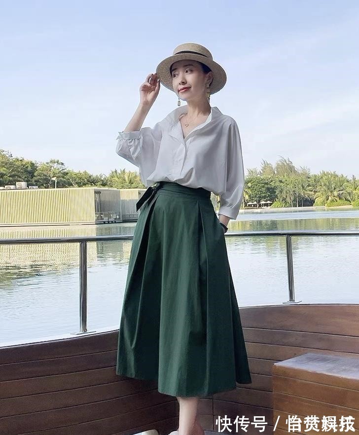 part 40岁女人多穿“纯色上衣”,记住这3个搭配思路,气质远胜同龄人