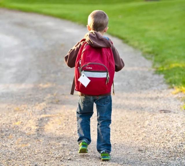 家长|孩子被烫伤后,是先脱衣服还是先冲冷水家长一定要提前知道