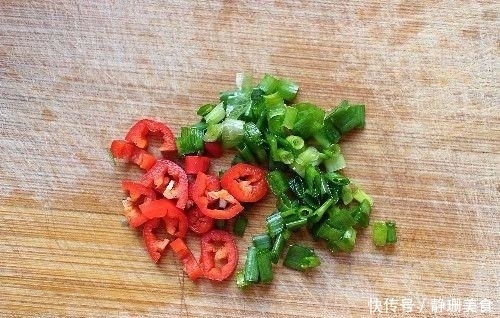 简单|好菜缺蘸料?教你调制万能蘸料,蘸啥啥香做法还简单