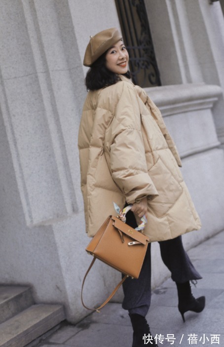 牛仔裤|今年流行这4种“羽绒服”,搭配牛仔裤、半身裙时髦又洋气