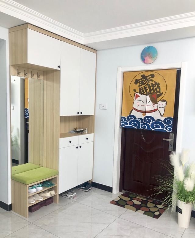 她家90平新房,装修一共花费15万,电视墙很实用,进屋就被迷住