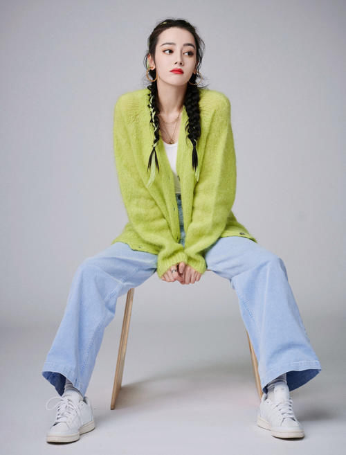 羊毛卷显头大？半扎起来就好了，俏皮甜美又有韵味，很美