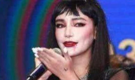 她曾是快女的冠军,整容失败后成“怪物”,只剩下眼珠是“原装的”