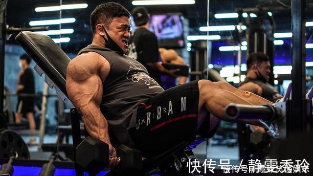 肌肉|身高不到170厘米的肌肉巨兽，比肩鹿晨辉，腿太粗了