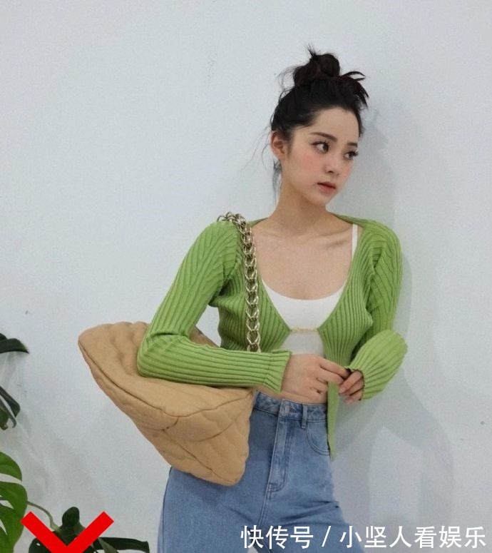 花色 把你的卫衣收起来吧!今年流行穿“奶奶衫”,百搭显瘦还特时髦