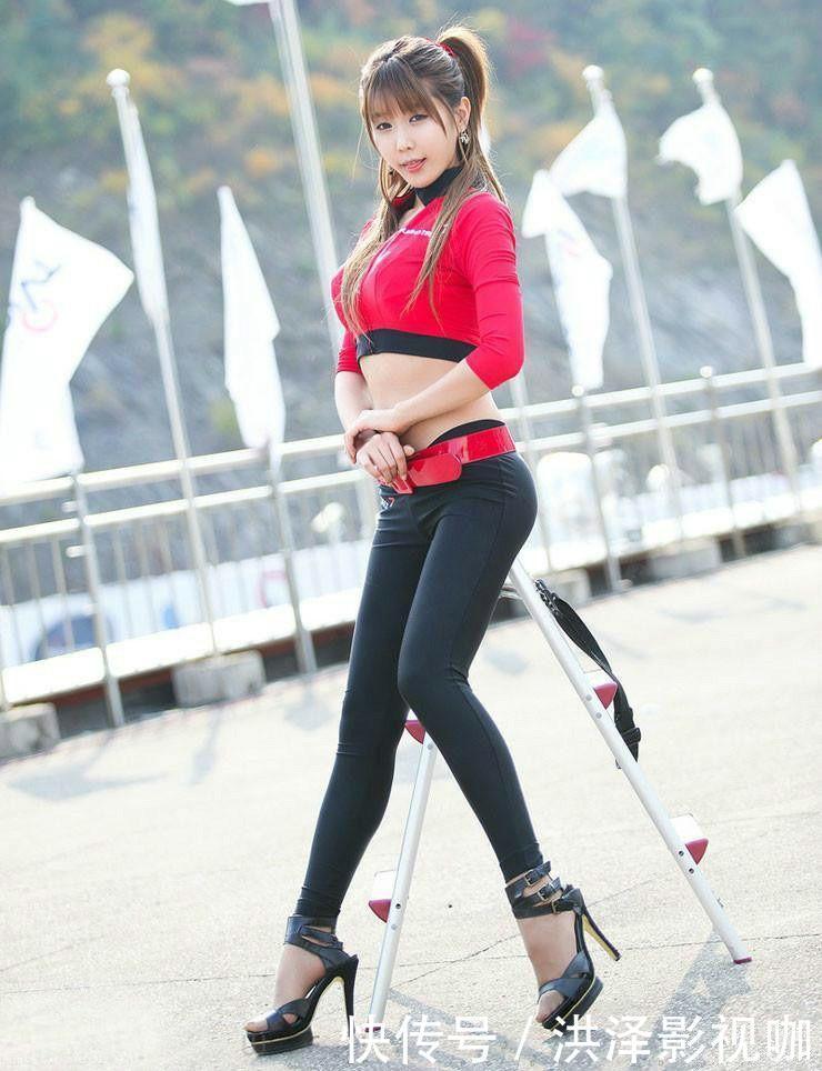 小姐姐爱穿紧身裤，穿出优雅气质，散发迷人有魅力
