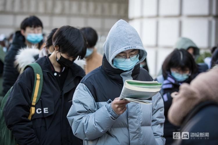 考研|考研倒计时，山东省图书馆前备考市民“花式”排队占座：有人凌晨6点就来了