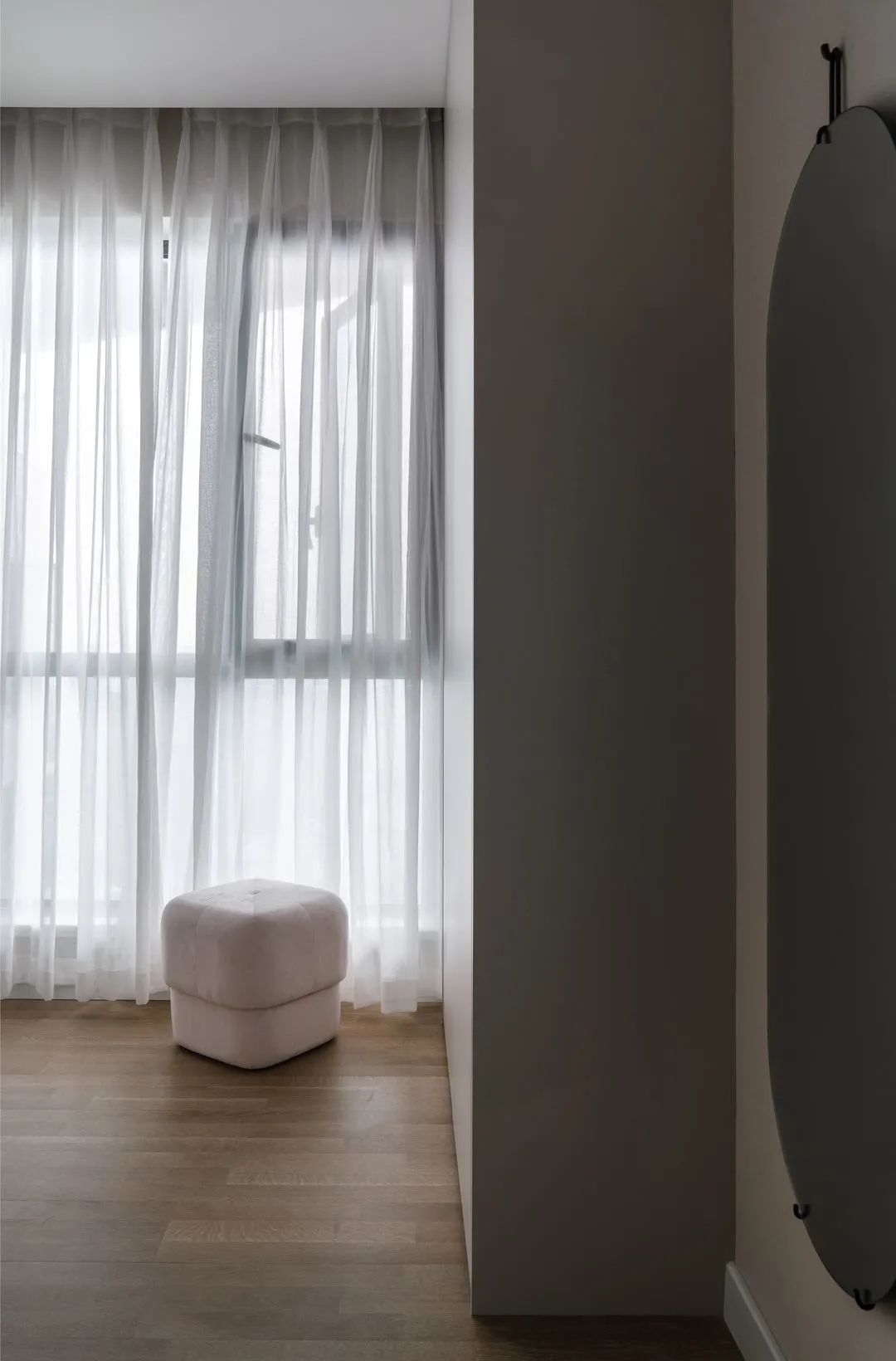 装饰画|130㎡现代极简，朴素的空间设计，也让生活简约温馨舒适