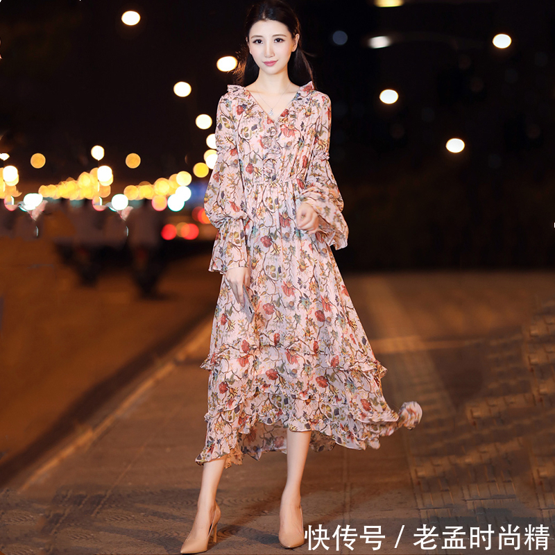 娃娃领 三月初春,建议打扮的漂漂亮亮!“法式”A字裙+平鞋,惊艳迷人