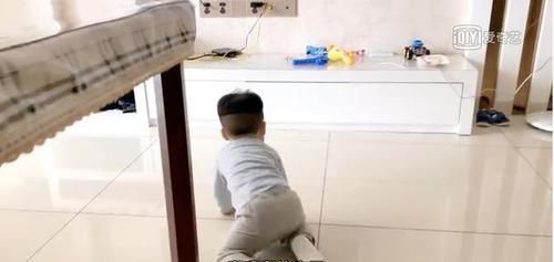 蜕变|宝宝爬着爬着突然站起来就会走了,好神奇的蜕变,你见过吗?