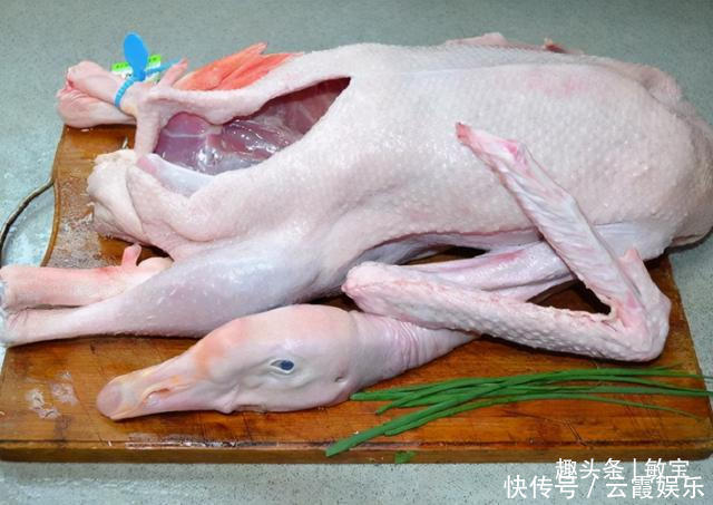 大鹅炖不烂,腥味还重学学东北人的做法,鹅肉软烂入味还不腥!