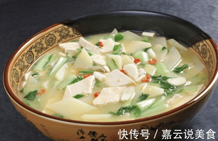 做白菜炖豆腐时,别傻傻只放盐,多加这一步,做出来比肉还好吃