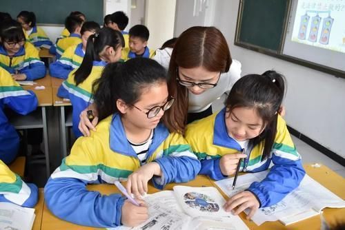 学霸|为何学霸都少言寡语?学渣却开朗健谈?原因“戳痛”学渣的心