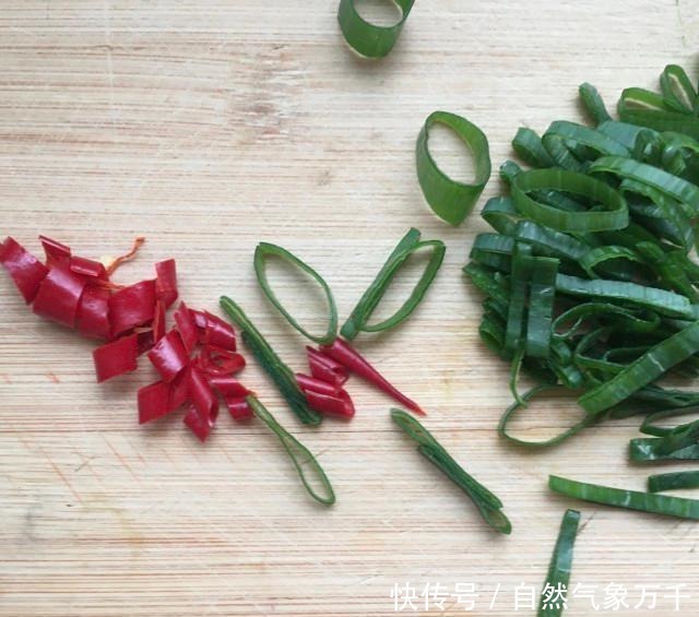 酸豆角烧排骨,香气扑鼻,一点都不油腻!