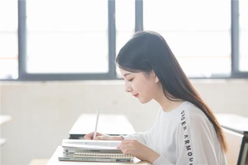 当代女大学生发型现状，时尚是个轮回？学生表示不是轮回只是懒