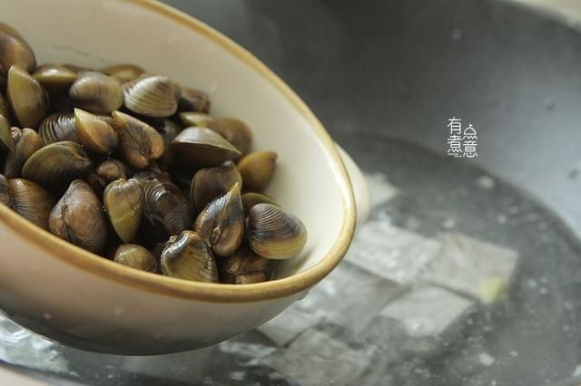 黑豆|它被称为“淡水鲍鱼”，一捡一篮子，鲜甜肥美，可惜很多人不懂吃