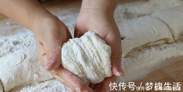 饼子|懒人葱花饼,年夜饭我家最爱的主食,不和面不揉面,个个松软多层