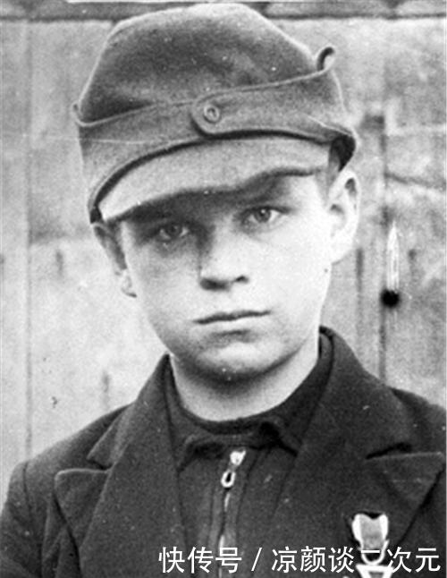 结局|希特勒自杀前，与他最后握了一次手的德国少年兵，最终结局如何？