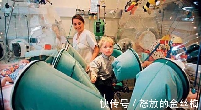 菲利普|“泡泡男孩”：12岁才走出隔离罩，在死亡前才首次触摸到妈妈