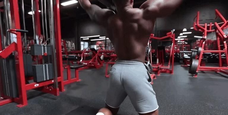 绳索|男生健身先练胸肌,不显强壮反倒影响了体态你应该先练这个部位