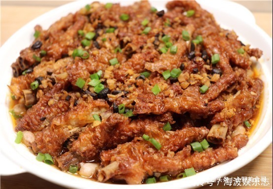 色泽|虎皮鸡爪还是这样做好吃,大厨教你秘制做法,软糯入味,色泽诱人