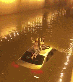 |搞笑GIF趣图:熊孩子做的事情,总是让人不舒服