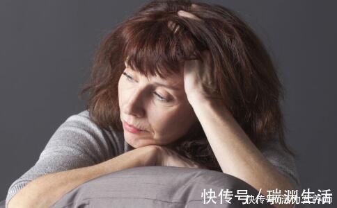 更年期|女人与男人的更年期,一般都是多少岁?专家:在这个范围内要注意