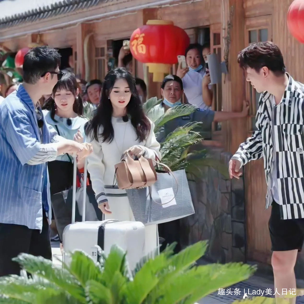 綜藝|趙麗穎資源被截胡《中餐廳》路透圖挺水靈的,綜藝資源依舊強大