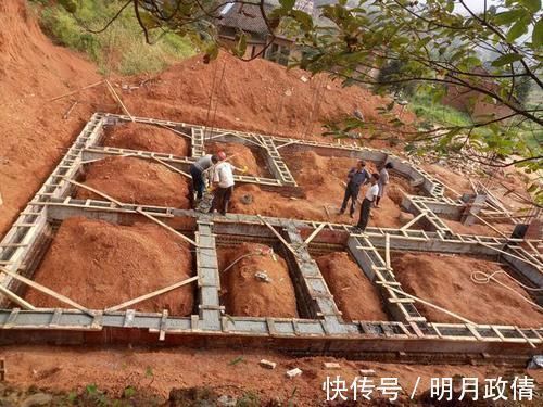 城里人|30万的农村自建别墅，山清水秀太棒了，城里人看了也羡慕