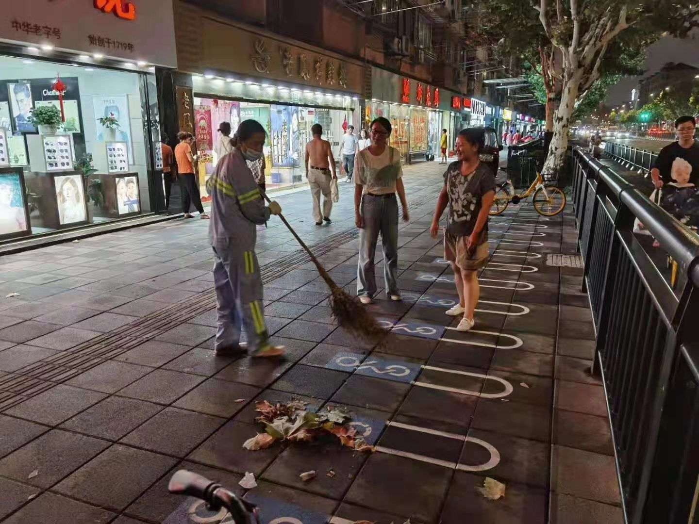 及时锁定积水点、建筑物安全隐患，这个“智慧大脑”欲与台风赛跑|全力以赴 迎战“烟花”| 一网统管