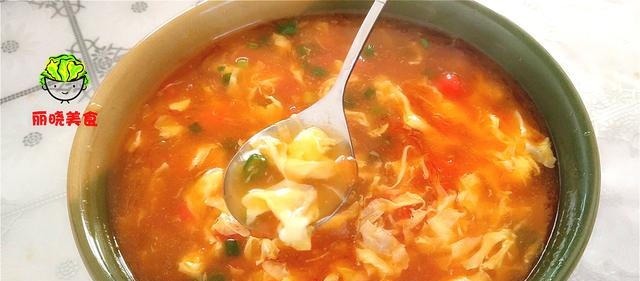 做鸡蛋汤时,不要再直接倒入鸡蛋了,教你一妙招,好喝到停不下嘴