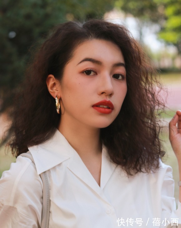 发型|想要变成气质大美女，这3款卷发一定要试试，效果堪比整容！