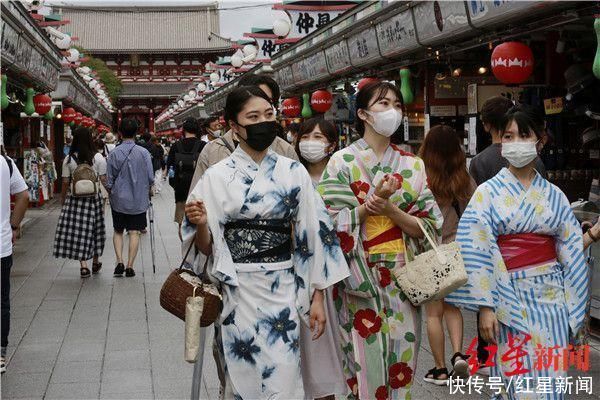 菅义伟|日本疫情严峻 医疗系统承重压：“自宅疗养者”人数超10万