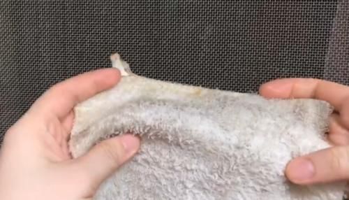 纱窗脏了不用拆洗,只需喷一喷,污垢哗哗往下掉,立马洁净如新