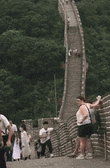 |搞笑GIF:小伙子,别在大人面前耍技,你要知道姜还是老的辣