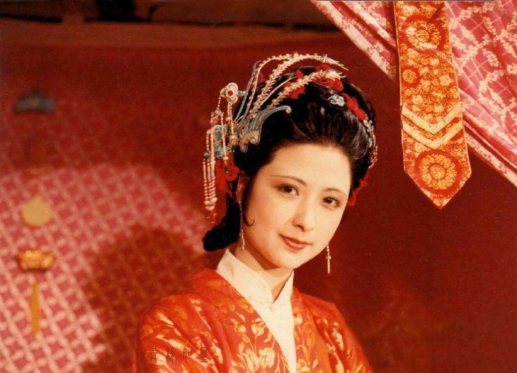 局中人|贾母为啥让声名狼藉的尤二姐，进了荣国府？王熙凤到死都不明白