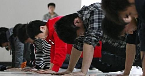 俯卧撑|男人每天40个俯卧撑，6大好处或“悄然而至”，很多人坚持不下来