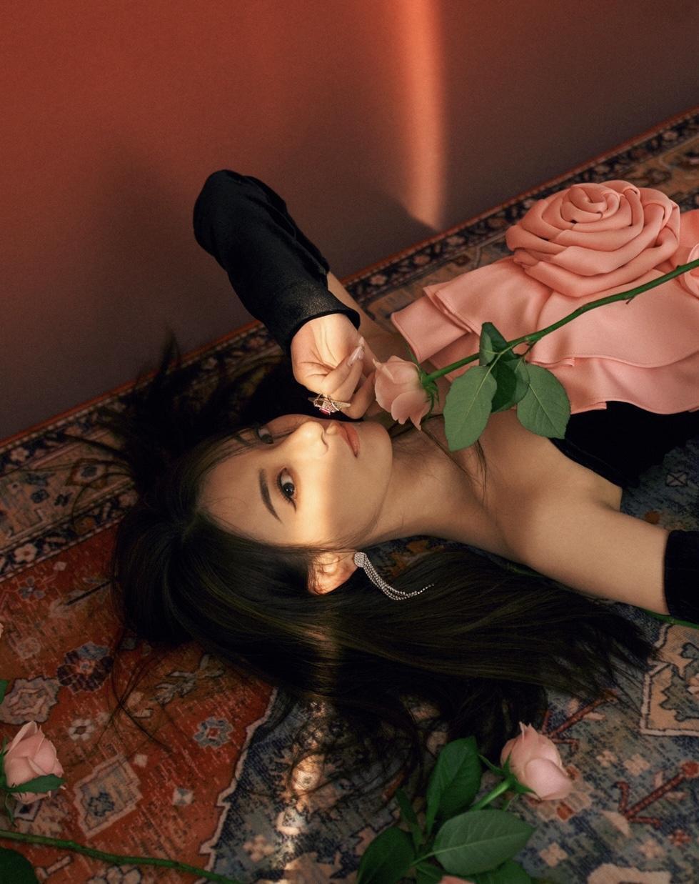 穿搭|方媛不愧是“天王嫂”,日常出行穿baby蓝色针织套装,温柔又减龄