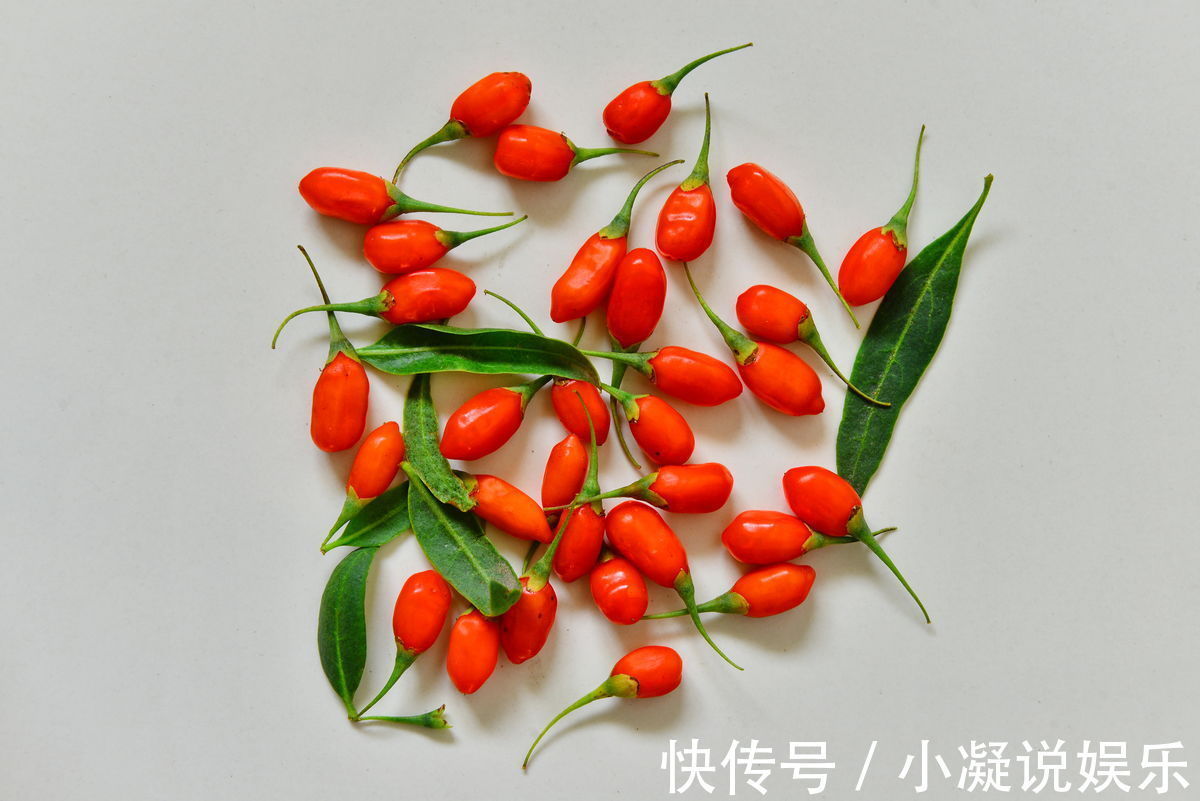 枸杞水|枸杞泡水是早上喝好还是晚上喝好，很多人不清楚，难怪总“上火”